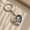 Llavero con dije corazón de acero personalizado con foto