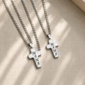 Crucifijo de acero con cadenita personalizado