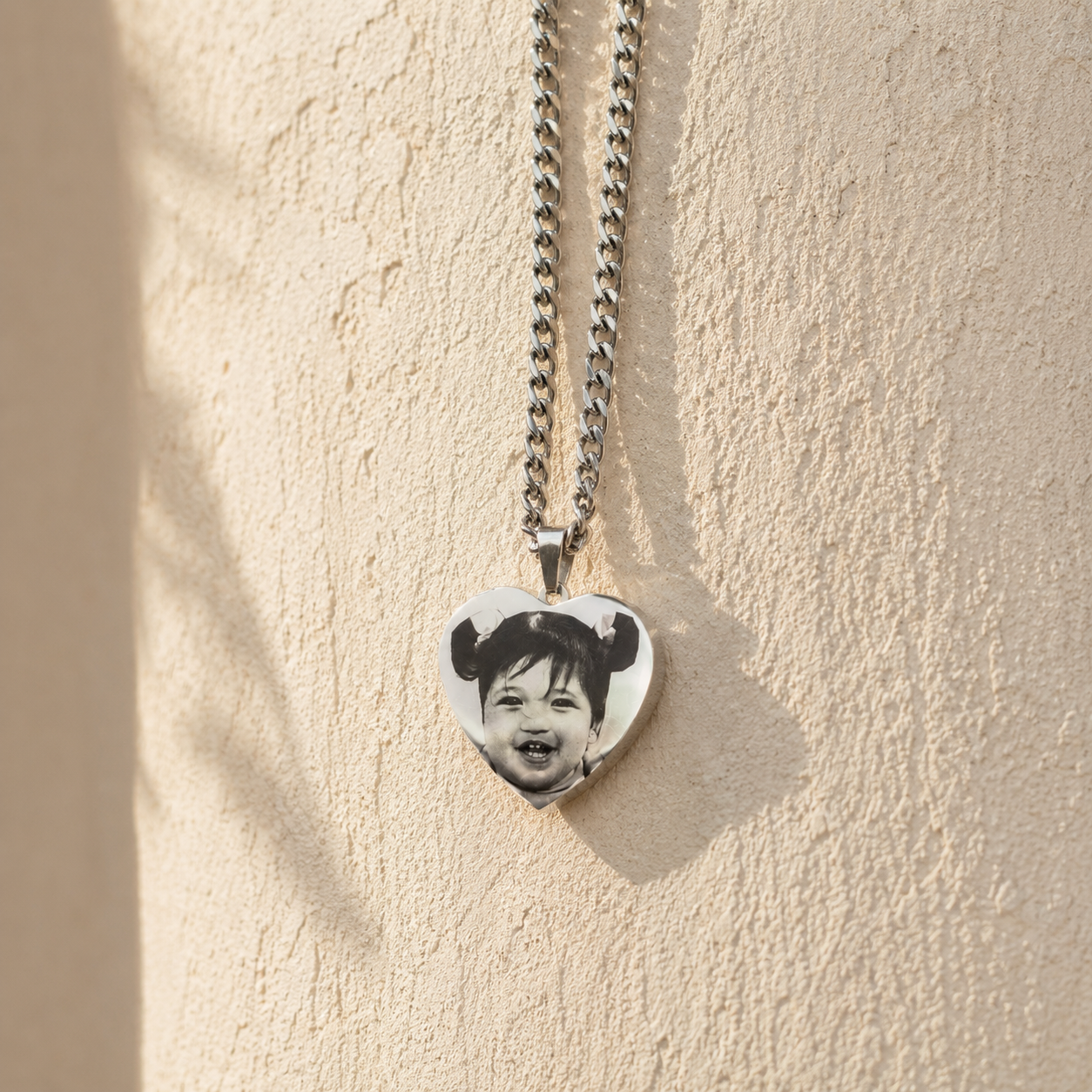 Dije corazón de acero con cadenita personalizado con foto - Imagen 2