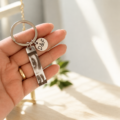 Llavero con 2 dijes personalizados con foto