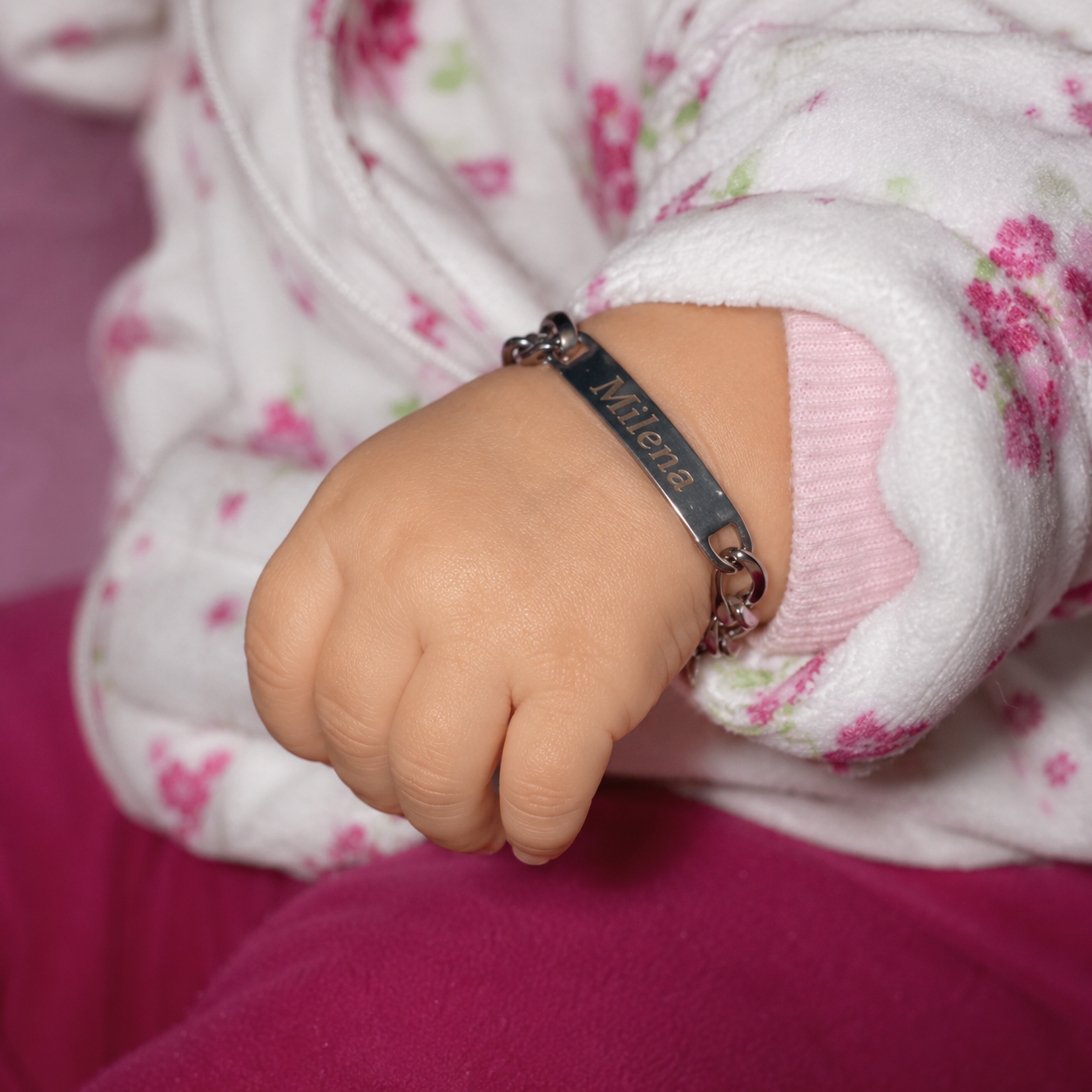 Pulsera rectangular de acero plateada para bebé personalizada con frase o diseño - Imagen 2