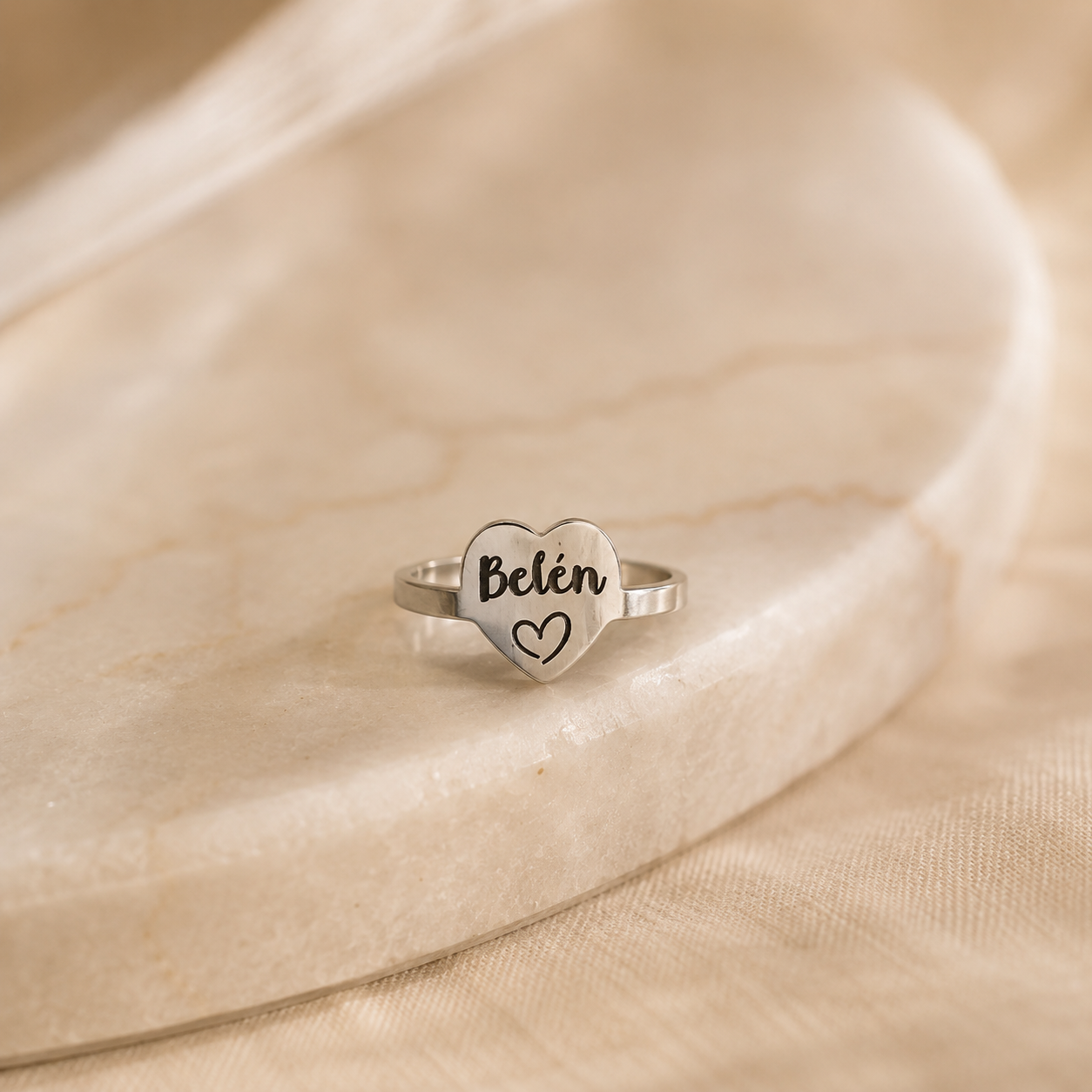 Anillo corazón personalizado con grabado láser